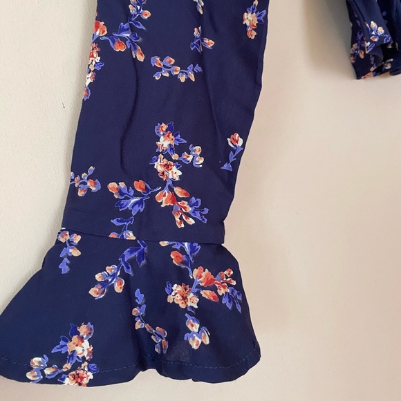 Floral Ruffle Crop Top ✨ - Picture 3 of 5